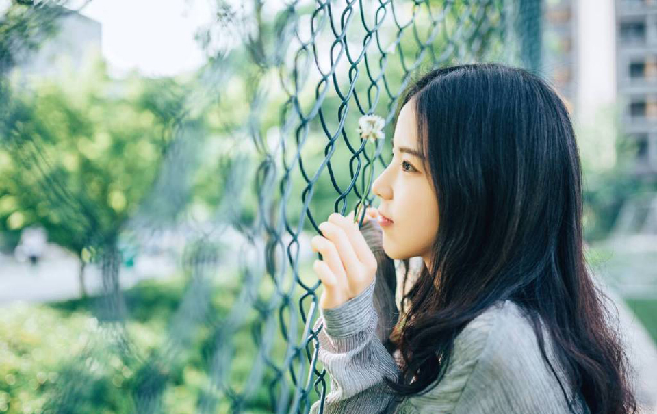 “派人通知曹操吧。”刘备扭头，看向关羽：“王印就请他暂时保管，待他日兵精粮足，再战吕布之时，再请出王印。”
